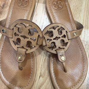 Tory Burch Leather Logo Thong Sandals in Brown